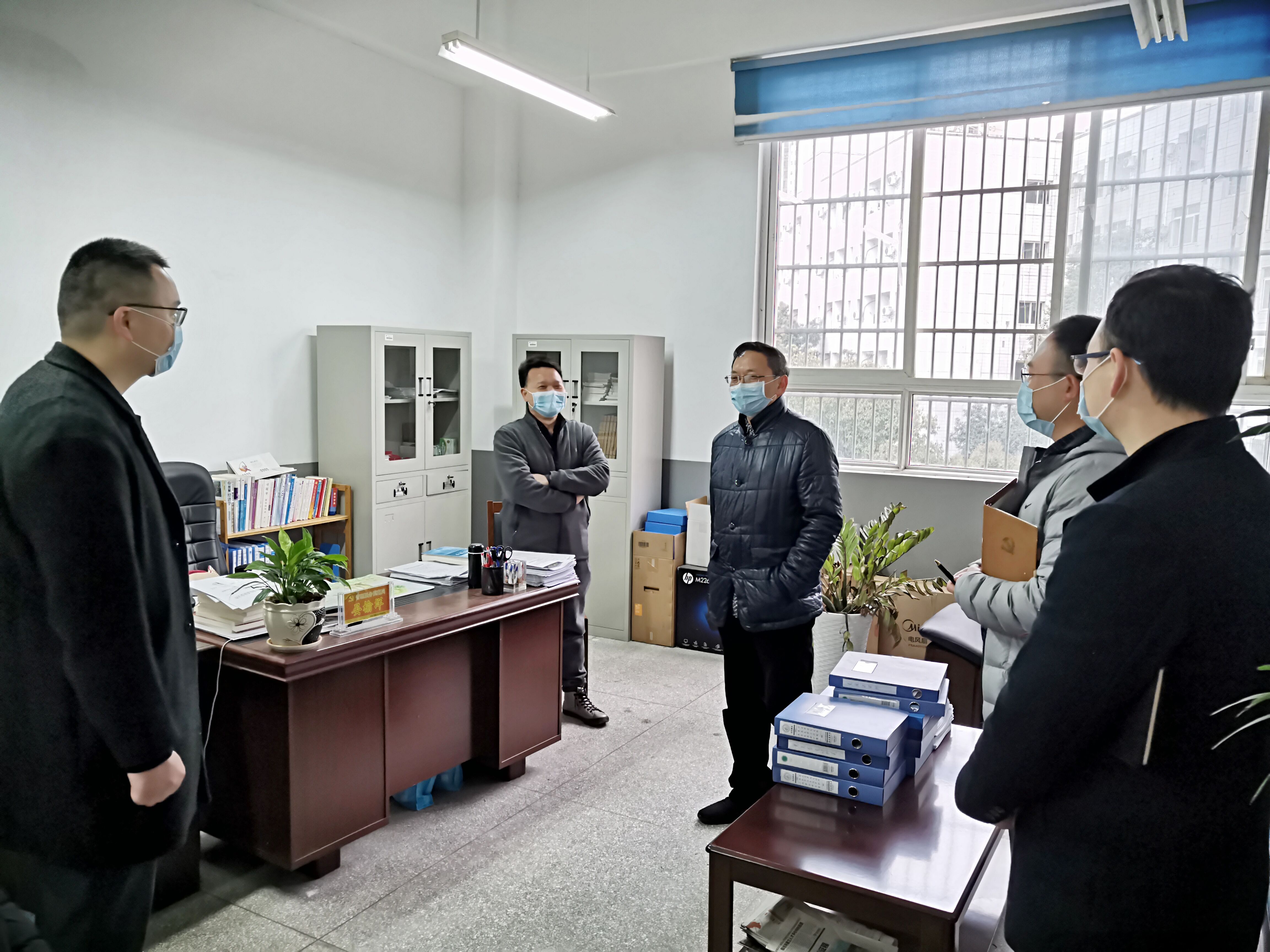 学校领导关心看望疫情防控期间返校上班工作人员 学校领导关心看望疫情防控期间返校上班工作人员